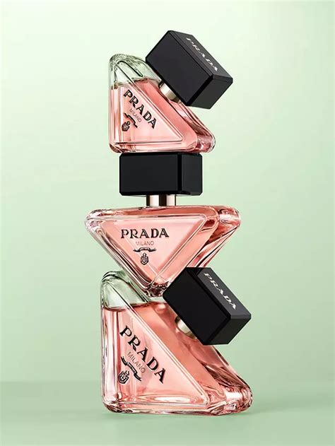 prada paradoxe scent description